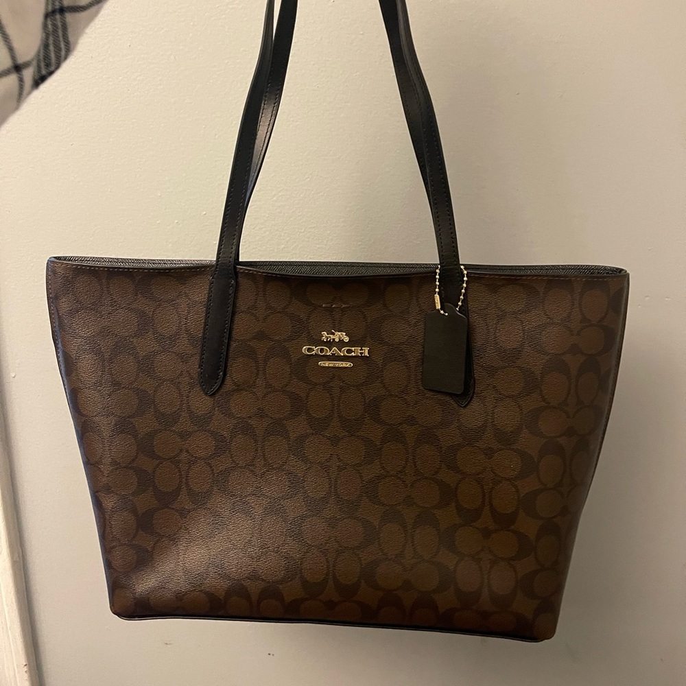 Coach Logo Signature Tote Purse